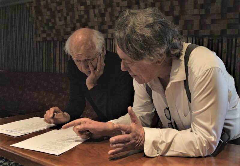 Johan & Peter Koelewijn zingen samen 'Laat me nu toch niet alleen' en 'Je wordt ouder papa' voor LP 'Verminnen 70. (Foto Wim Schuer 2021)